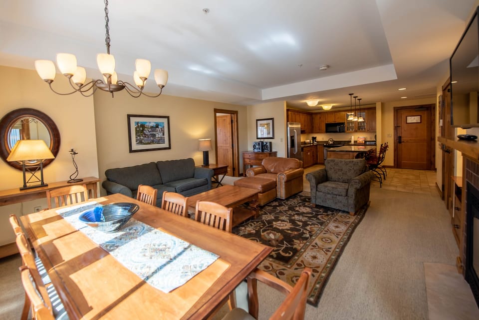 Hardwood, Flooring, Living Room, Room, Indoors