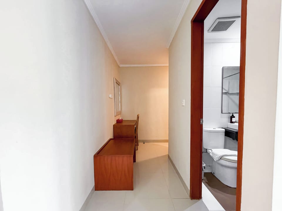 Family Room | Bathroom | Shower, free toiletries, hair dryer, bidet