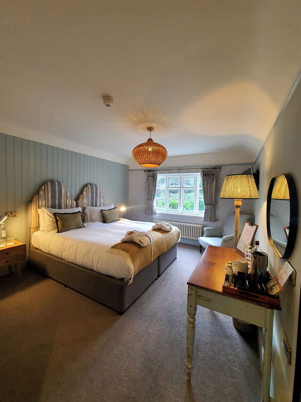 Indulgence Room | In-room safe, iron/ironing board (on request), WiFi (free), bed sheets