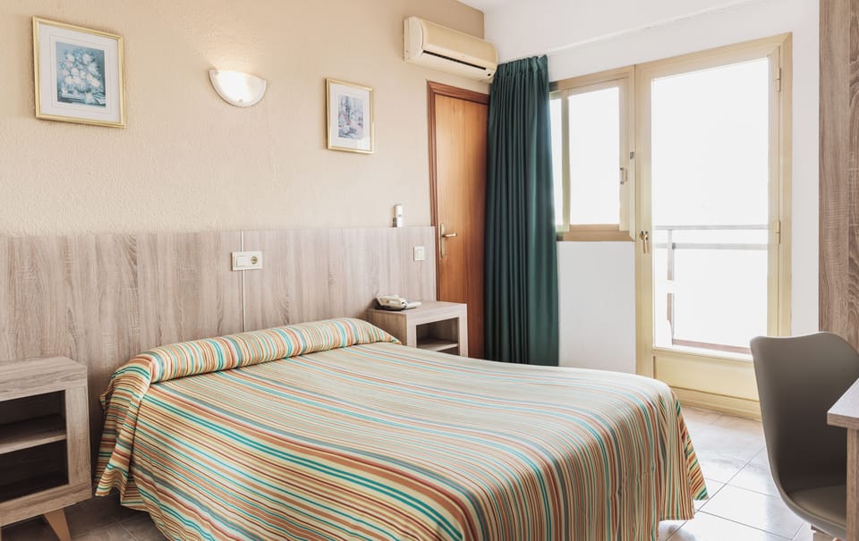 Superior Double or Twin Room, 1 Double or 2 Twin Beds | In-room safe, desk, bed sheets