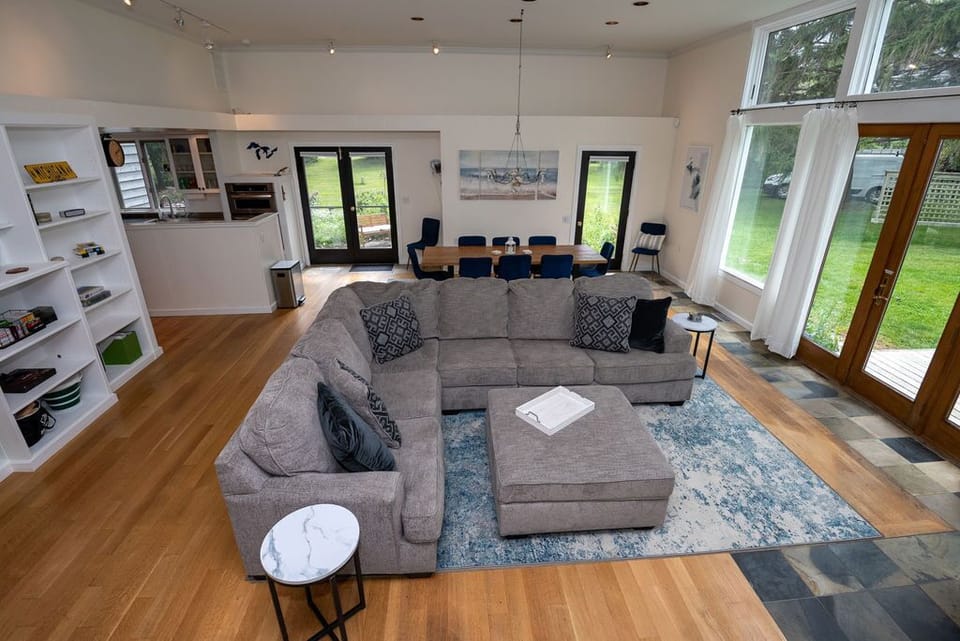 9 Main Home Living room 8