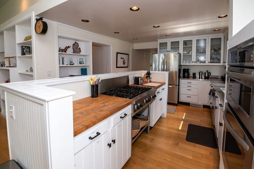 13 Main Home Kitchen 2 of 3