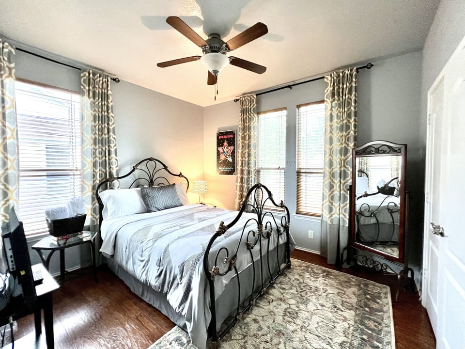 Festival Room.Queen bed with a desk. 