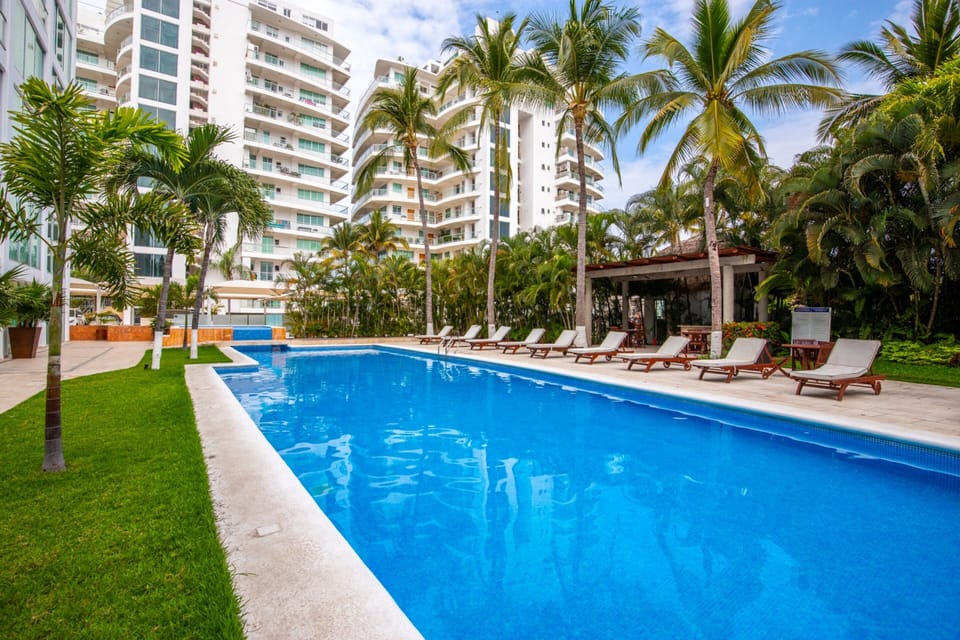 Outdoor pool, pool umbrellas, sun loungers