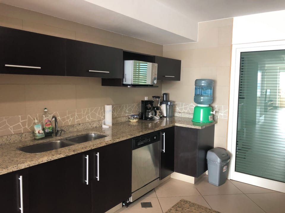 Fully equipped modern kitchen, with water dispenser