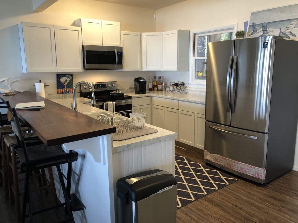 New kitchen and appliances, installed March of 2021