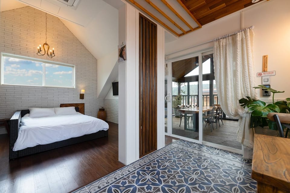 Basic Room, 3 Bedrooms (suite cream hill) | 3 bedrooms, free WiFi