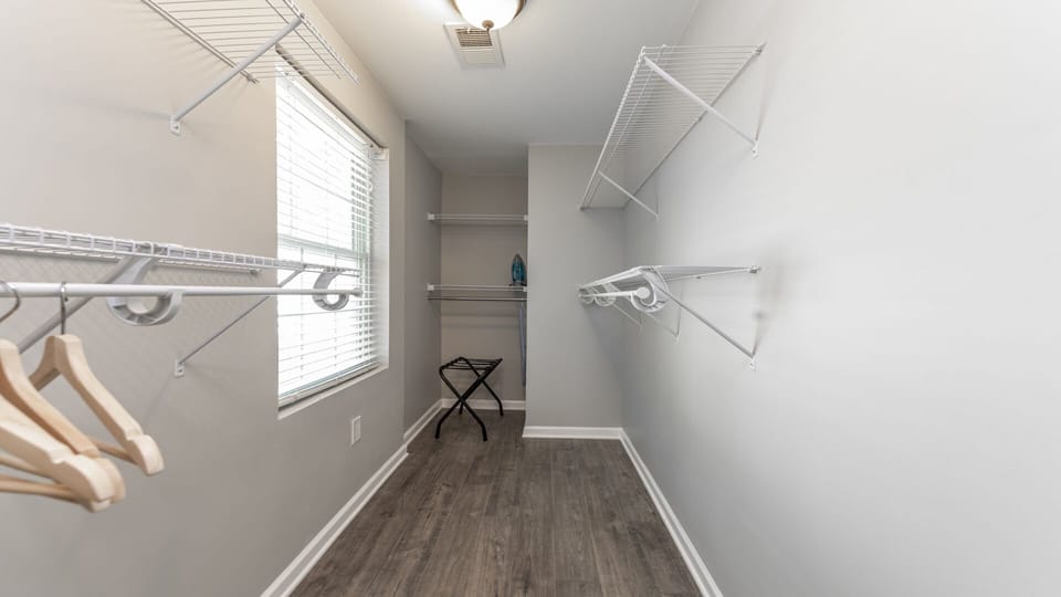 3 bedrooms, laptop workspace, iron/ironing board, internet