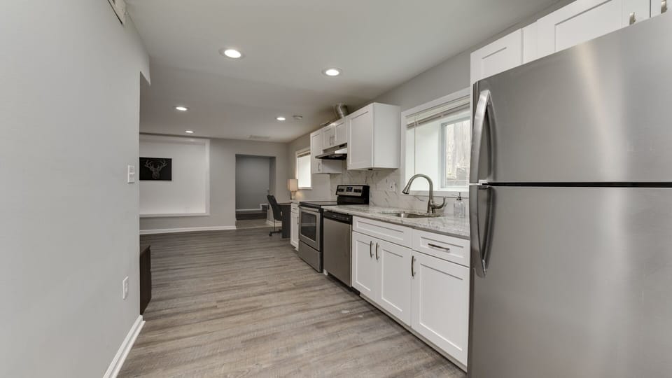 House (3 Bedrooms) | Private kitchen | Fridge, microwave, oven, stovetop