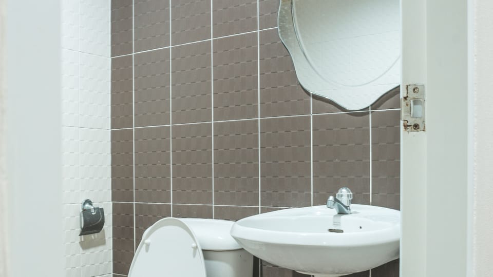 Standard Double Room | Bathroom sink