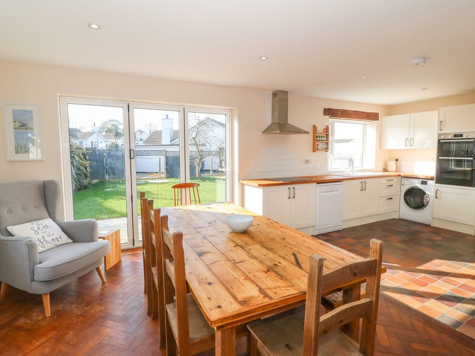 Cottage | Private kitchen | Fridge, microwave, dishwasher, electric kettle