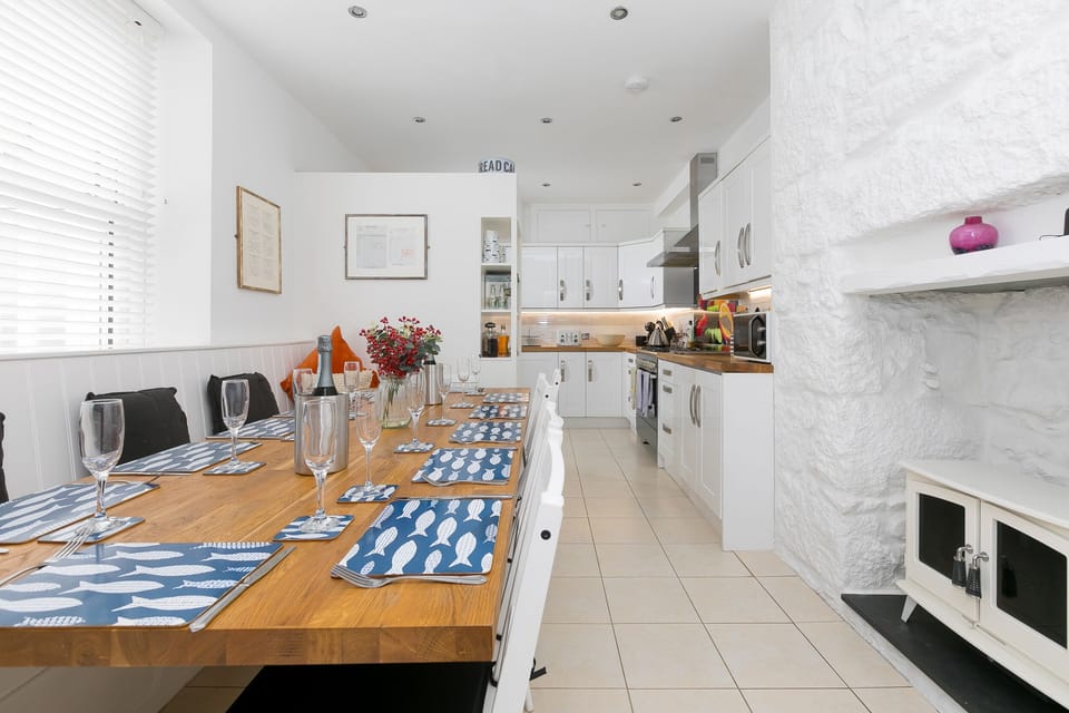 Cottage | Private kitchen | Fridge, microwave, dishwasher, electric kettle