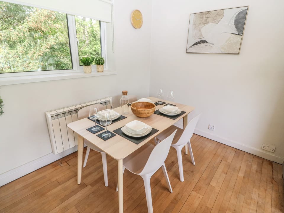 Cottage | Private kitchen | Fridge, electric kettle, toaster, cookware/dishes/utensils