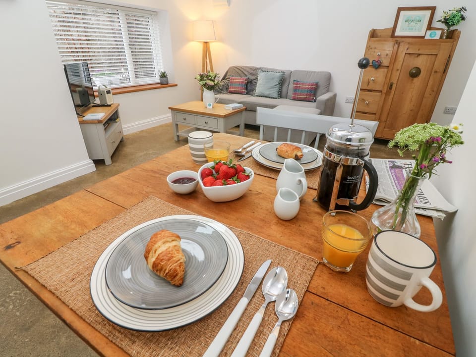 Cottage | Private kitchen | Fridge, microwave, dishwasher, electric kettle