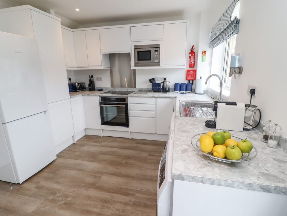 Cottage | Private kitchen | Fridge, microwave, dishwasher, electric kettle