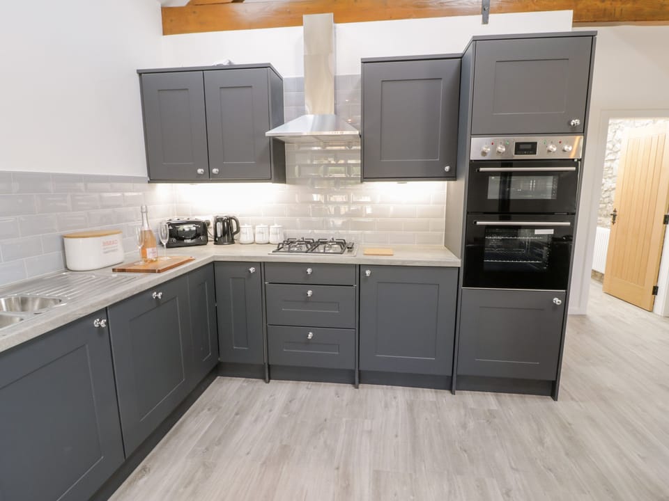 Cottage | Private kitchen | Fridge, dishwasher, electric kettle, toaster