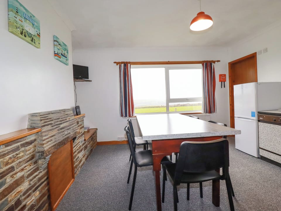 Cottage | Dining