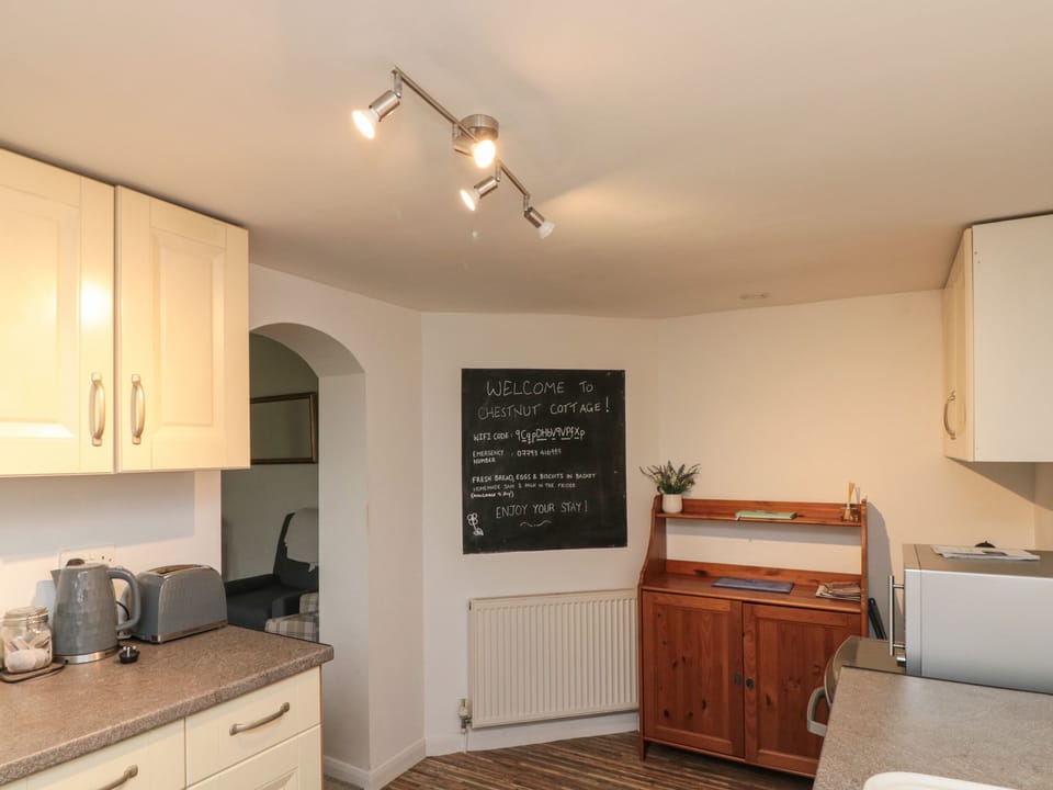 Cottage | Private kitchen | Fridge, microwave, dishwasher, electric kettle