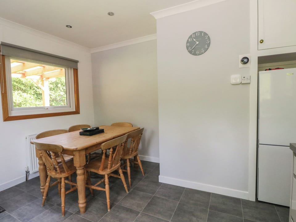 Cottage | Dining