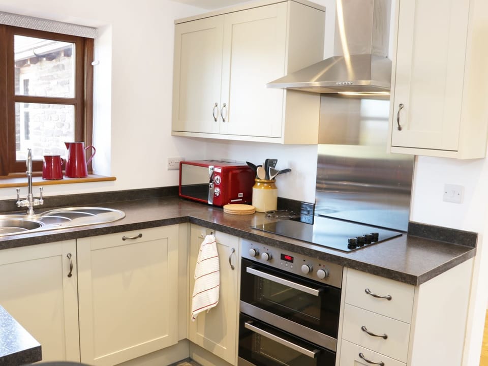 Cottage | Private kitchen | Fridge, microwave, dishwasher, electric kettle