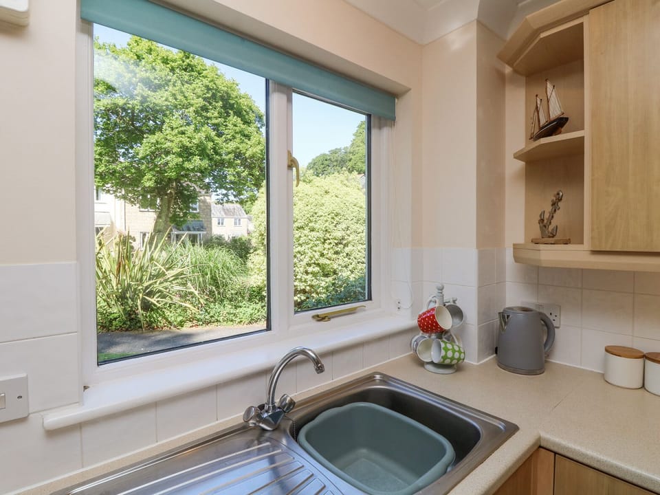 Cottage | Private kitchen | Fridge, microwave, electric kettle, toaster