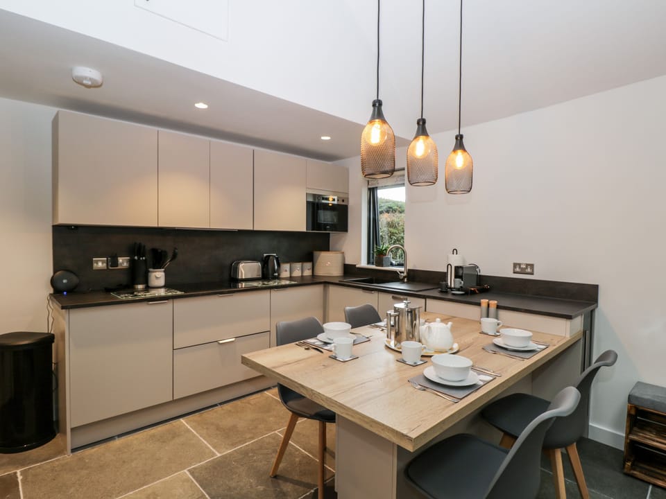 Cottage | Private kitchen | Fridge, microwave, dishwasher, electric kettle