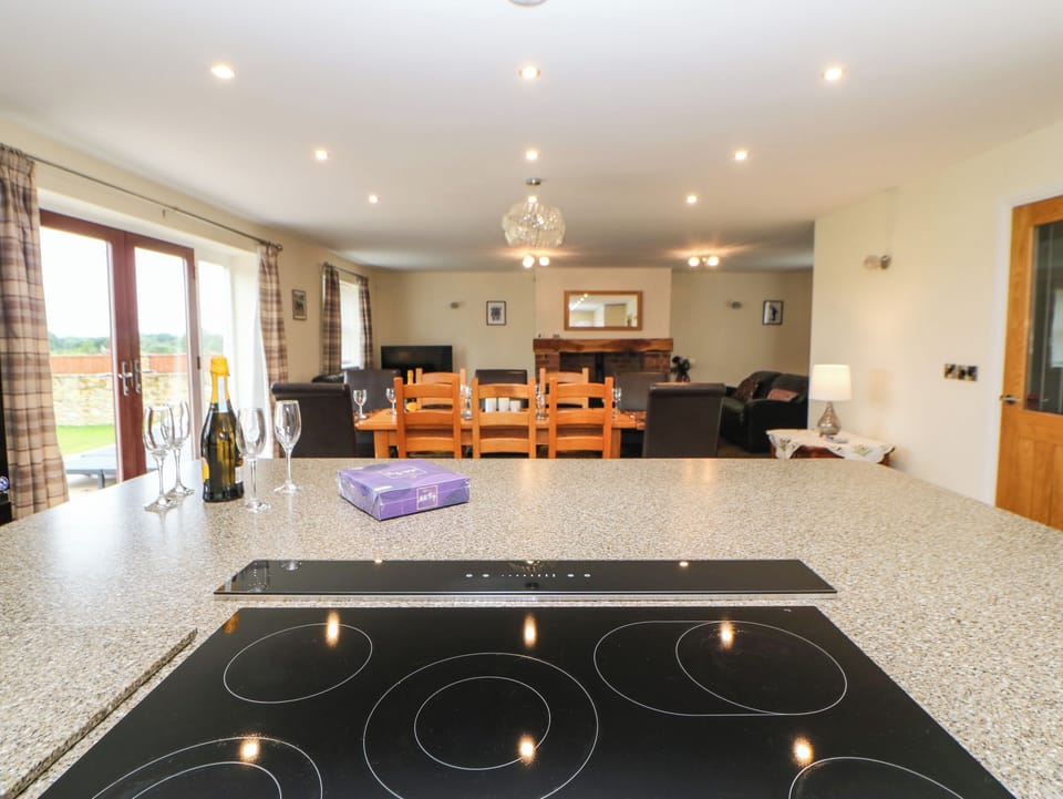 Cottage | Private kitchen | Fridge, microwave, dishwasher, electric kettle