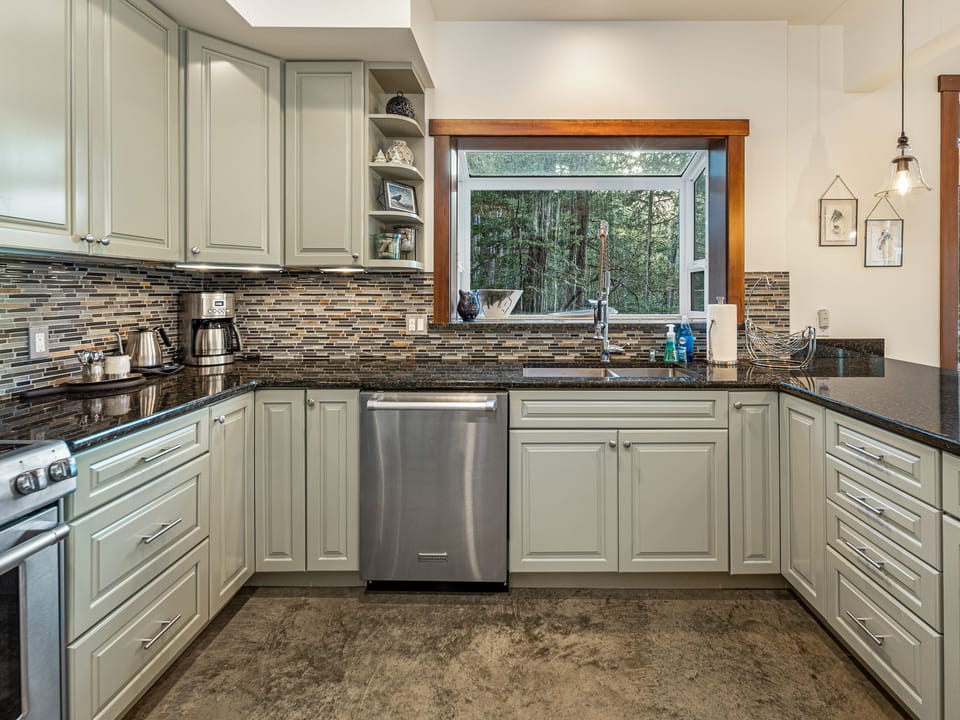 Full kitchen