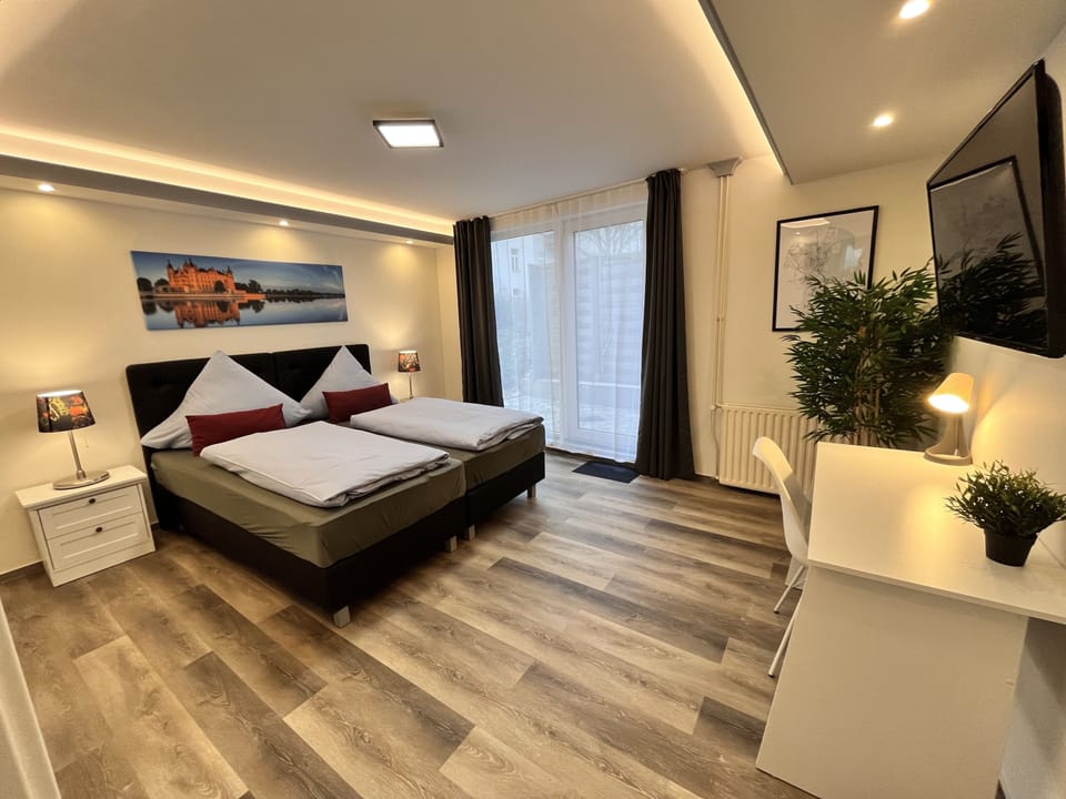 Familien Studio | Premium bedding, individually furnished, free WiFi, bed sheets