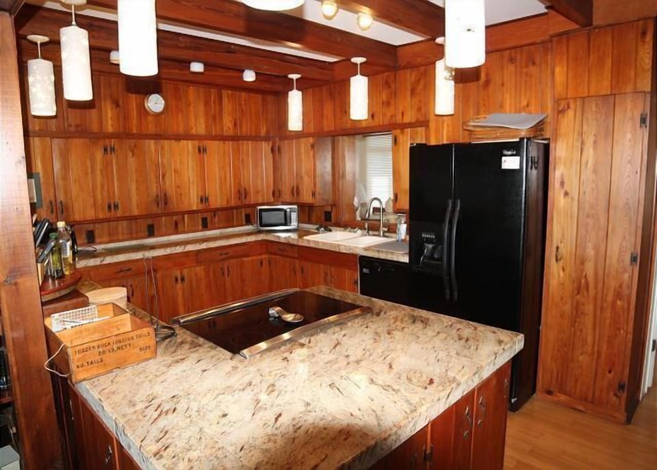House, 4 Bedrooms | Private kitchen | Stovetop, cookware/dishes/utensils