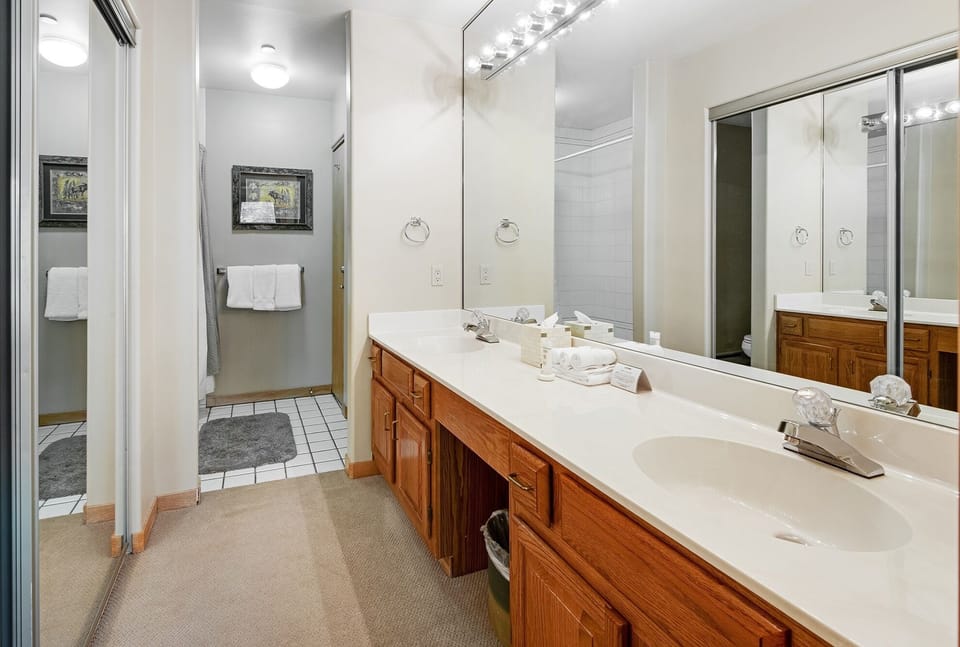 Townsend Place B-106 1 Bedroom Condo by RedAwning Apartment in Beaver Creek
