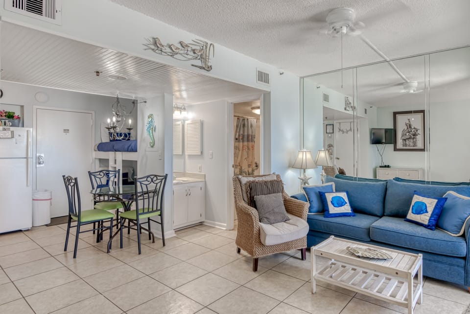 Studio | Living area | TV