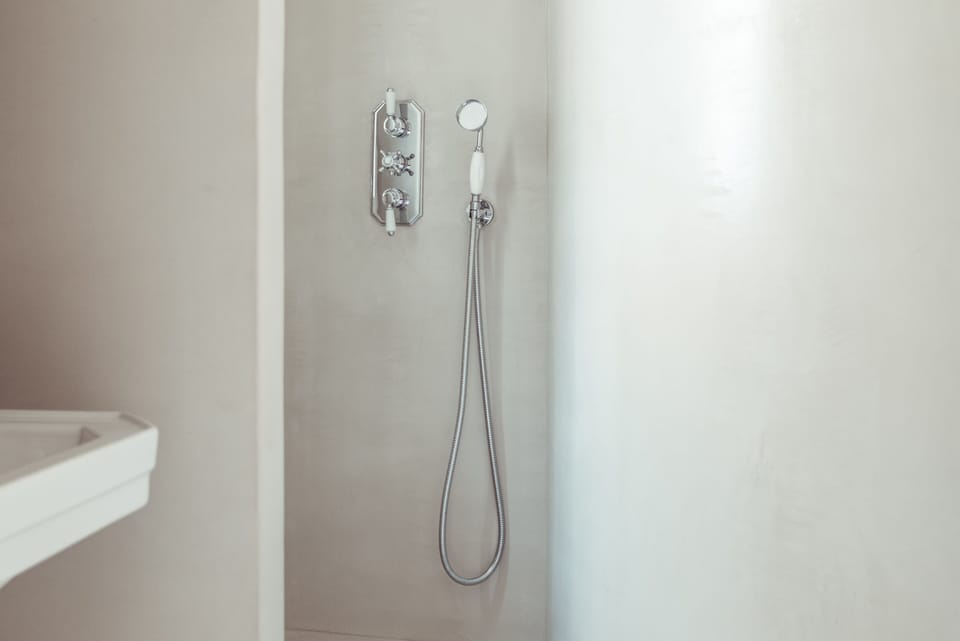 Family room | Bathroom | Free toiletries, hair dryer, bathrobes, slippers