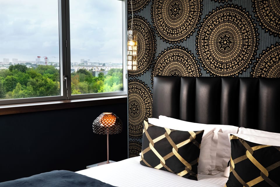 Junior Suite, 1 Queen Bed (Twin bed on request) | Premium bedding, pillowtop beds, minibar, in-room safe