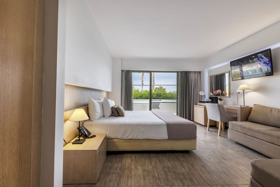 Family Room (Open Plan) | Premium bedding, free minibar, in-room safe, desk