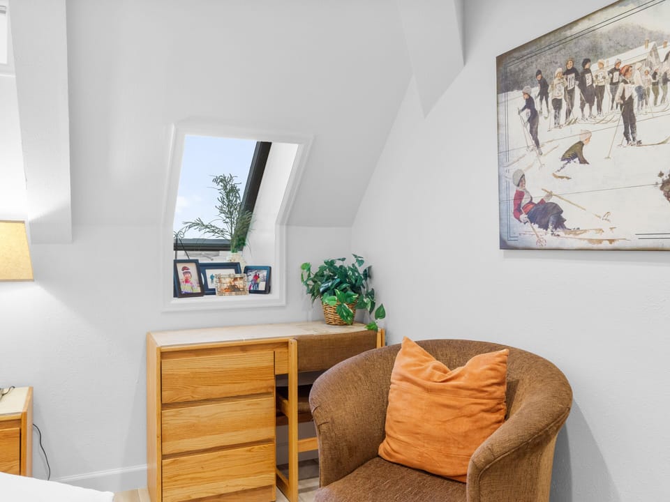 Primary Bedroom with 1 Queen Bed