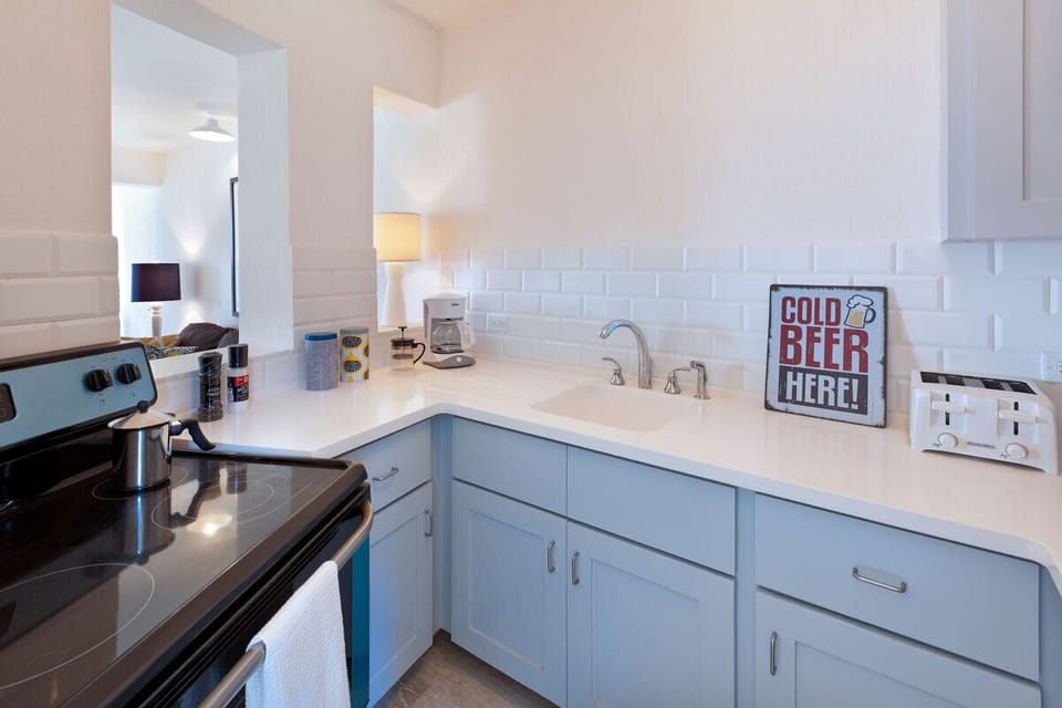 Emily House - Lower level kitchenette