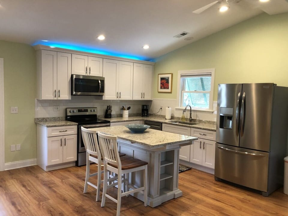 Kitchen all new cabinets, appliances, granite, 