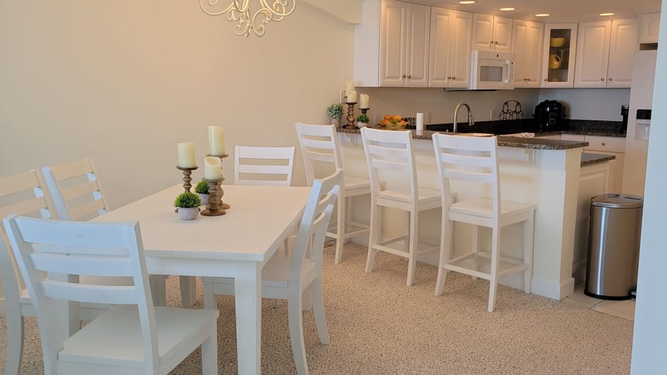 Dining Area has seating for 9