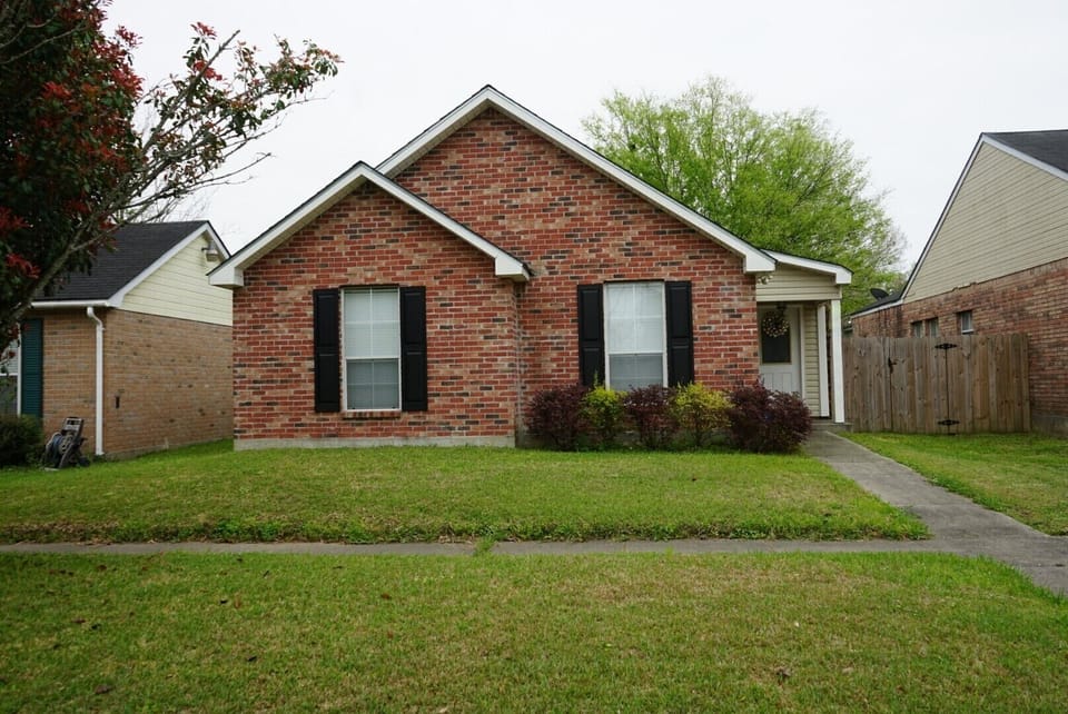 Front street view of home