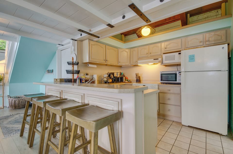 Kitchen | Fully Equipped w/ Cooking Basics | Dishware/Flatware | Main Level