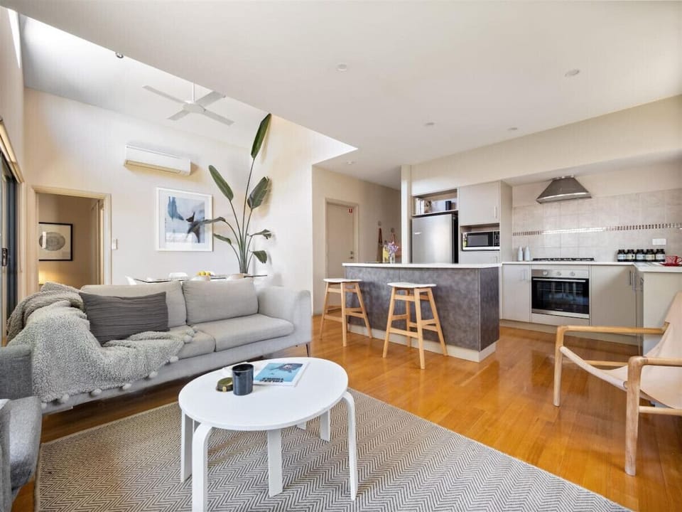 Living room and Kitchen w/ Air-conditioning & Ceiling Fan