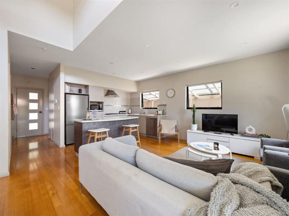 Living room, Entertainment, Kitchen, Air-conditioning
