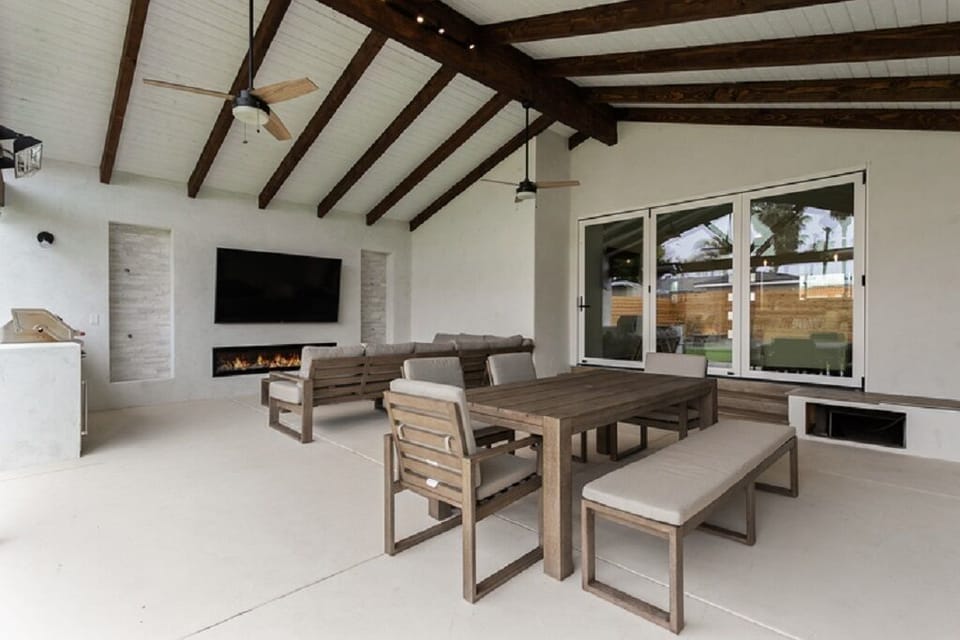 Outdoor dining