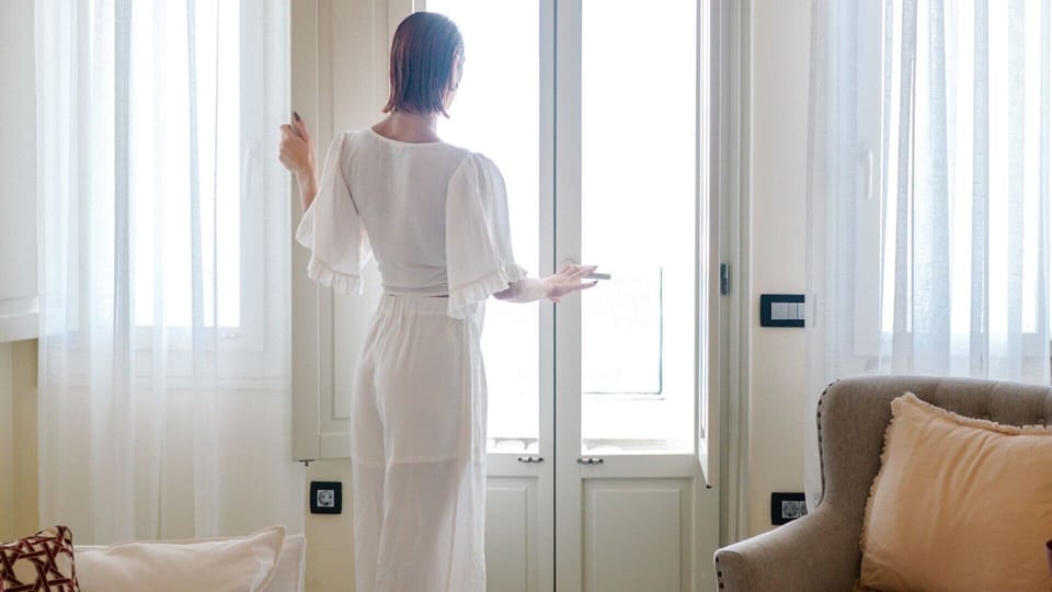 Executive Blue Suite with Hot Tub and Caldera View | Premium bedding, minibar, in-room safe, soundproofing