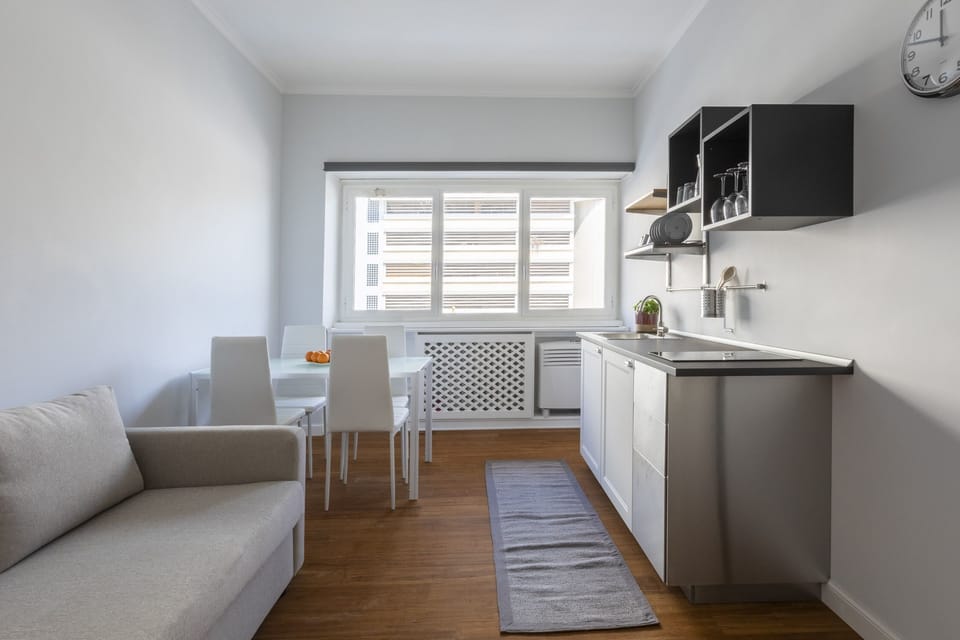 Deluxe Studio Suite | Living area | Flat-screen TV