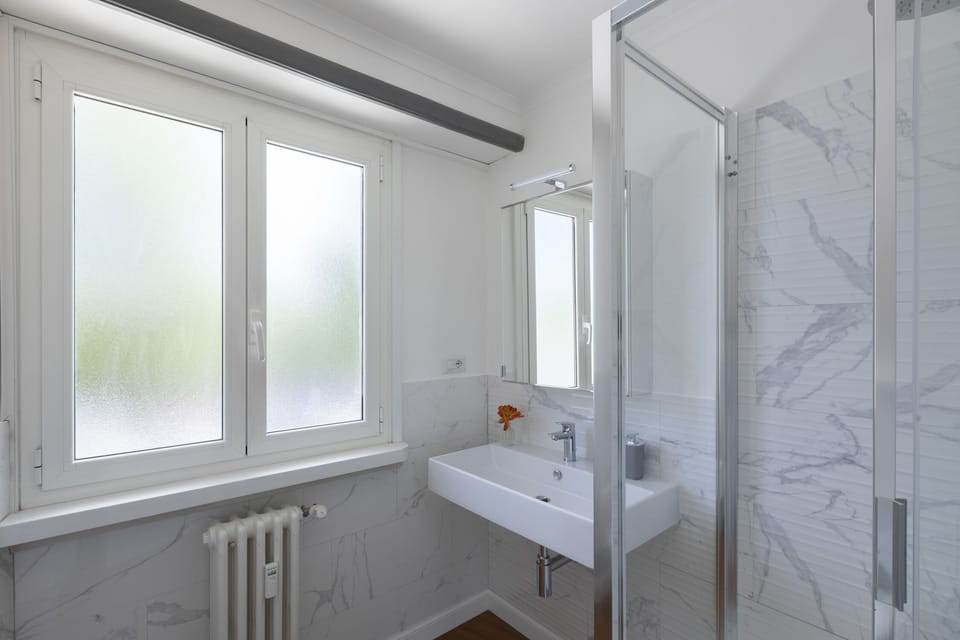 Deluxe Studio Suite | Bathroom | Hair dryer, bidet