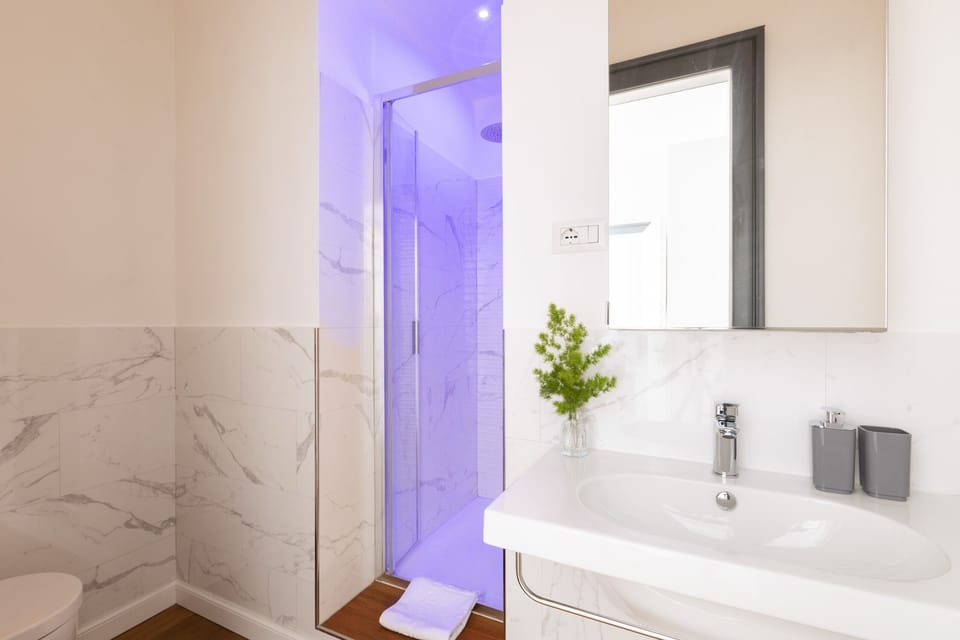 Superior Double Room | Bathroom | Hair dryer, bidet