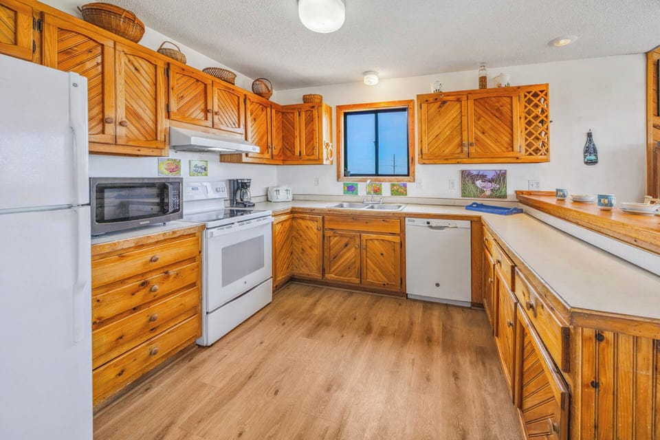 Surf or Sound Realty - 958 - Second Wind Avon - Kitchen -2