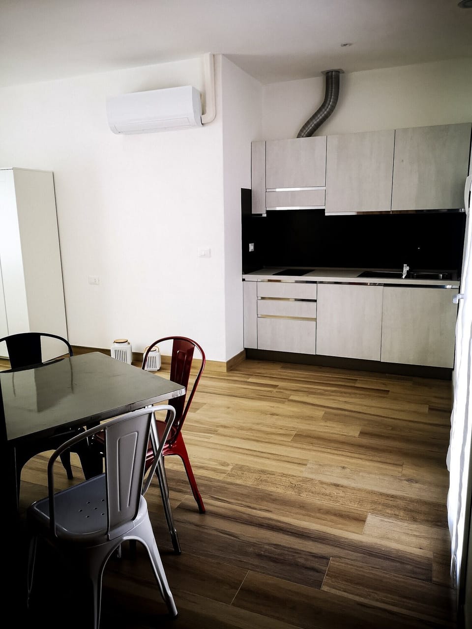 Apartment, 1 Bedroom | Private kitchenette | Fridge, microwave, stovetop, cookware/dishes/utensils